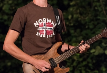 Previous To Following - Photo By Dänu