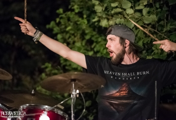 Previous To Following - Photo By Dänu