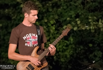 Previous To Following - Photo By Dänu