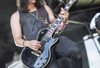 Bloodred Hourglass - Photo By Dänu