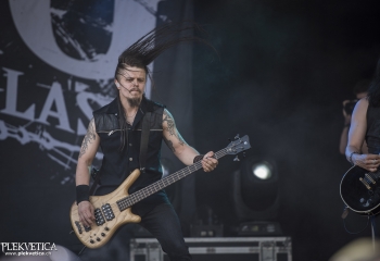 Bloodred Hourglass - Photo By Dänu