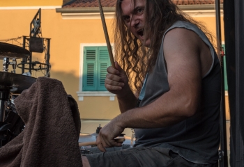 Chains Of Suffering - Photo by Marc