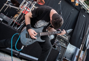 Chains Of Suffering - Photo by Marc