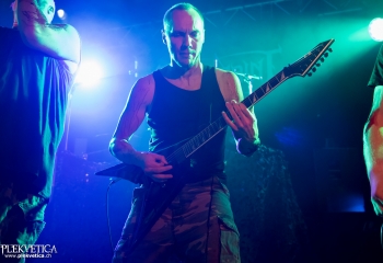 Constraint - Photo by Nati