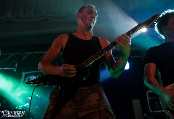 Constraint - Photo by Nati