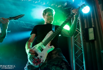 Constraint - Photo by Nati