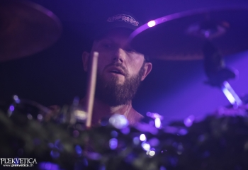 Constraint - Photo by Nati