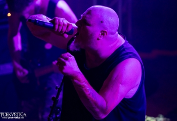 Constraint - Photo by Nati