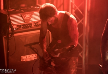 Constraint - Photo by Nati