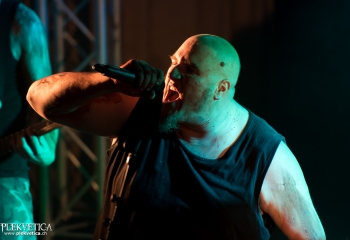 Constraint - Photo by Nati