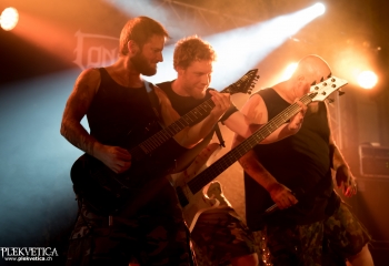 Constraint - Photo by Nati