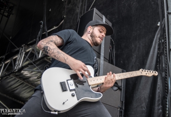 Defender - Photo by Marc