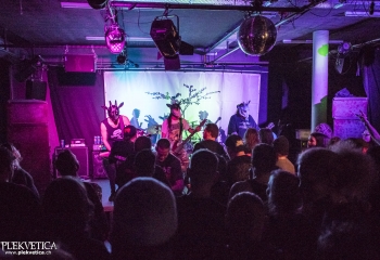 MILKING THE GOATMACHINE - Photo By Dänu