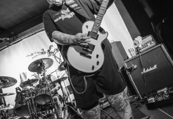 MILKING THE GOATMACHINE - Photo By Dänu