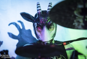 MILKING THE GOATMACHINE - Photo By Dänu