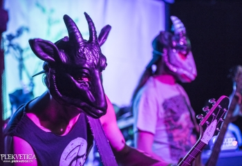 MILKING THE GOATMACHINE - Photo By Dänu