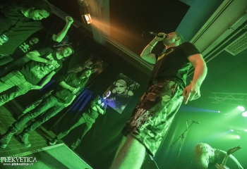 Oral Fistfuck - Photo By Dänu