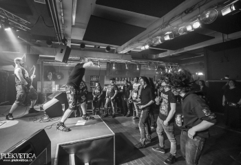 Oral Fistfuck - Photo By Dänu