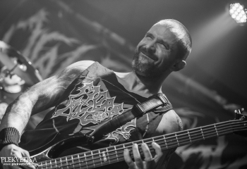 Oral Fistfuck - Photo By Dänu