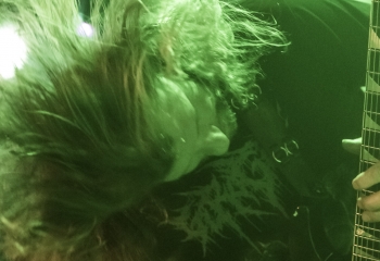 Oral Fistfuck - Photo By Dänu