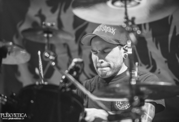 Oral Fistfuck - Photo By Dänu