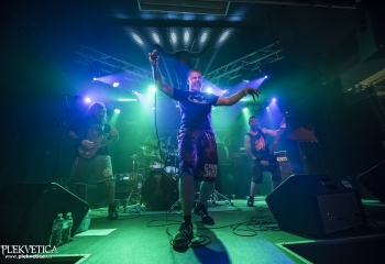 Oral Fistfuck - Photo By Dänu