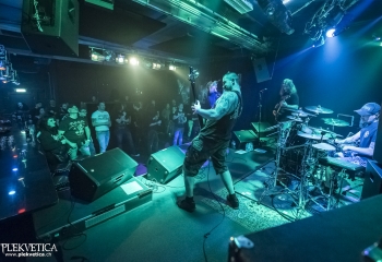 Oral Fistfuck - Photo By Dänu