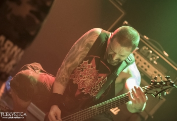 Oral Fistfuck - Photo By Dänu