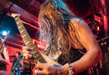 Skull Fist - Photo by Marc