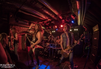 Skull Fist - Photo by Marc