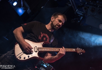 tHOLA - Photo by Marc