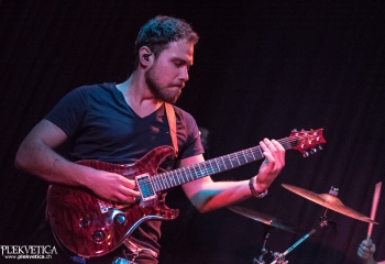 White Walls - Photo by Marc