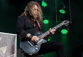 Crystal Ball - Photo by Nati