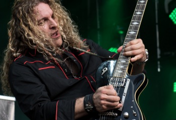 Crystal Ball - Photo by Nati