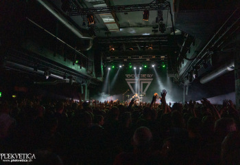 Devour the day - Photo by Roli