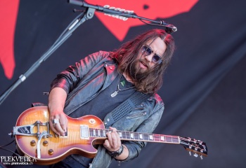 Halestorm - Photo by Marc