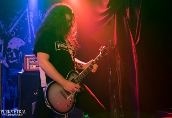 Implore - Photo by Nati