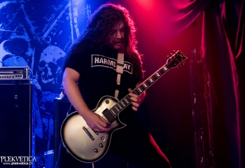 Implore - Photo by Nati