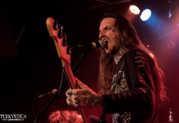 Implore - Photo by Nati