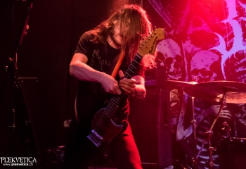 Implore - Photo by Nati