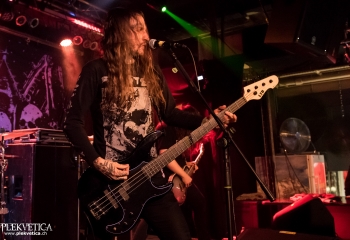 Implore - Photo by Nati