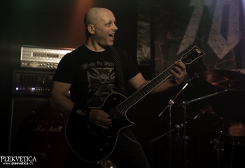 TOIL - Photo by Nati