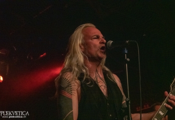 W.A.R.-@-Schüür-Luzern-27.04.2019-DSC0904