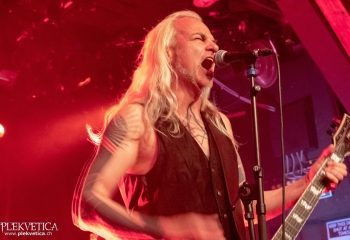 W.A.R.-@-Schüür-Luzern-27.04.2019-DSC0906