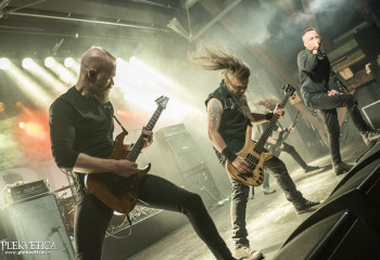 Bloodred Hourglass - Photo By Dänu