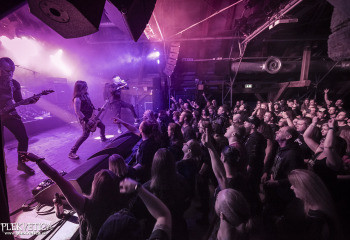 Bloodred Hourglass - Photo By Dänu