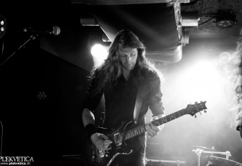 DECEMBRÉ NOIR - Photo by Eylül