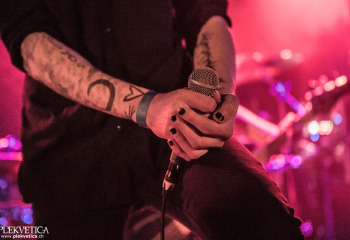 DECEMBRÉ NOIR - Photo by Eylül