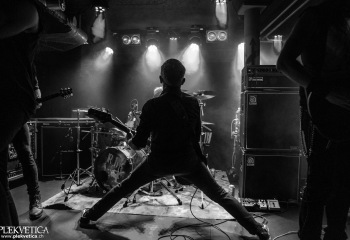 DECEMBRÉ NOIR - Photo by Eylül