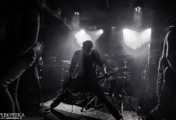 DECEMBRÉ NOIR - Photo by Eylül